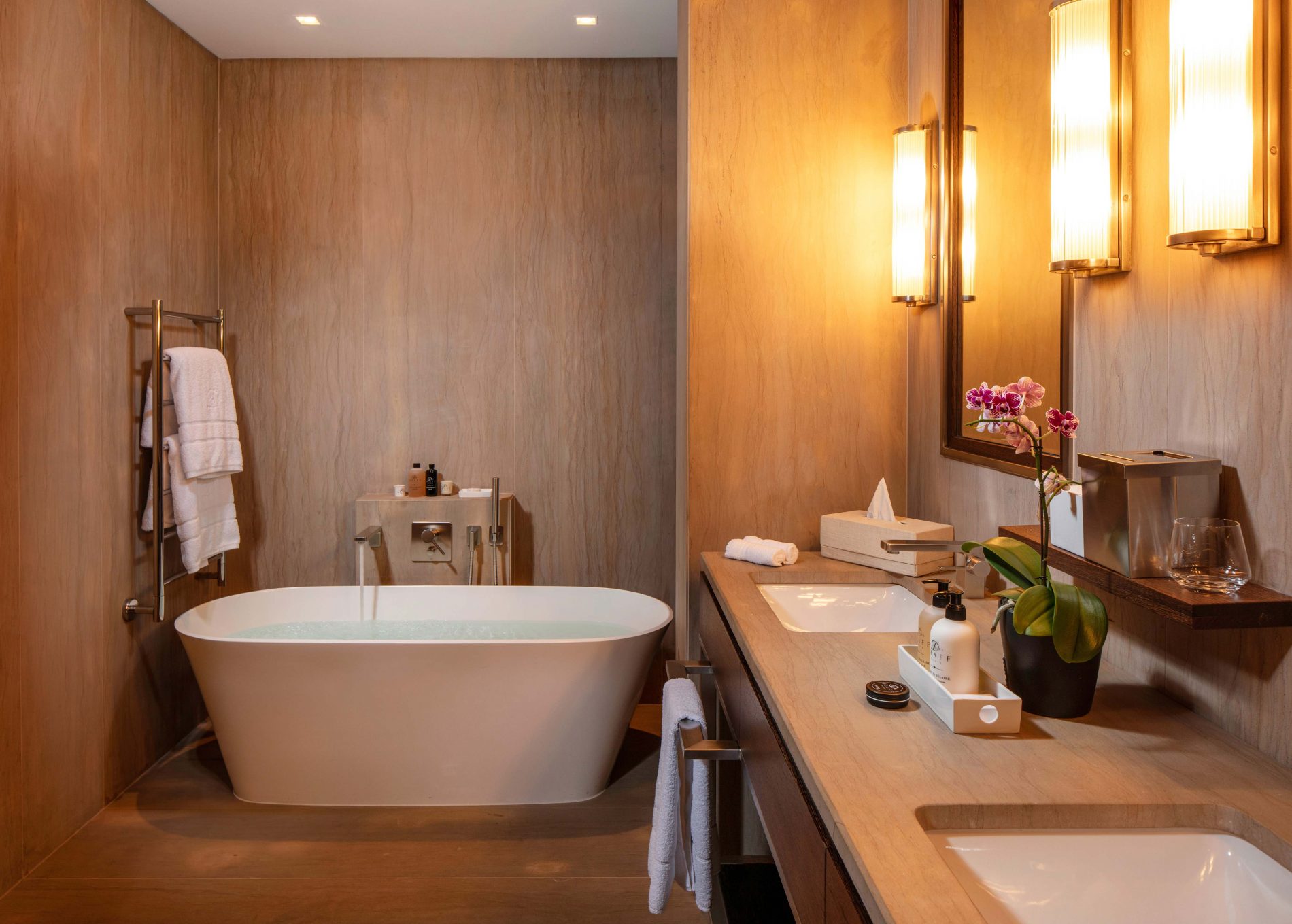 Presidential Lodge 1 Bathroom