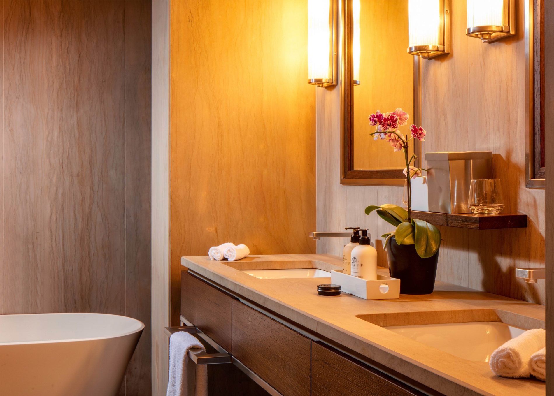 Presidential Lodge 2 Bathroom