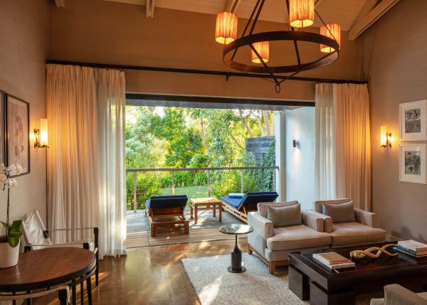 Deluxe Lodge Living Room