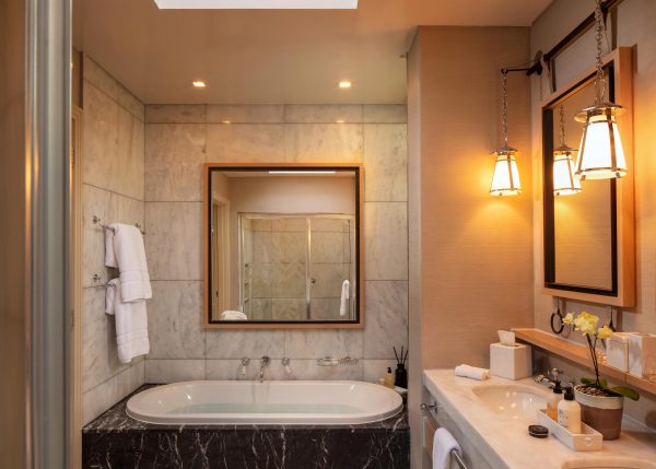 Luxury Lodge Bathroom